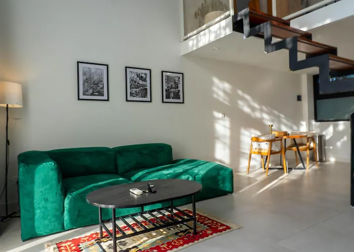 Luxury Tropical Loft In Heart Of Berawa チャングー